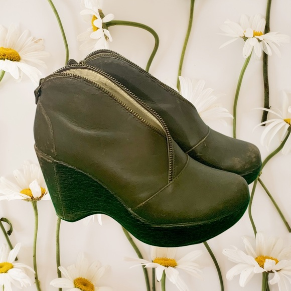 💰SOLD💰Jambu Indigo Distressed Wedge Booties - Picture 4 of 8